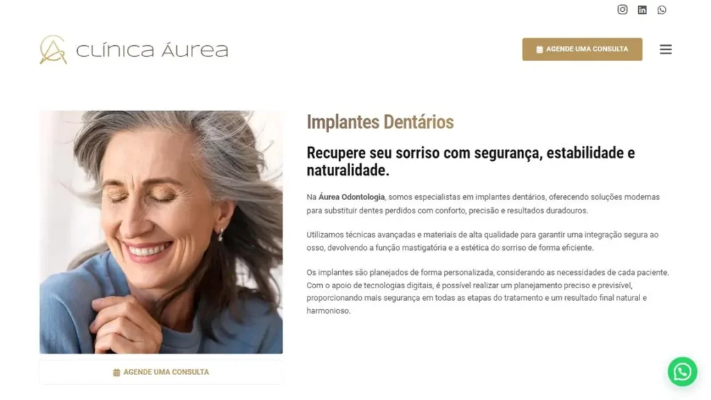 Implantes Dentários (Dental Implants) page of the Clínica Áurea Odontologia website, with a photo of a smiling patient, the treatment text and the Agende uma consulta (Book an appointment) button