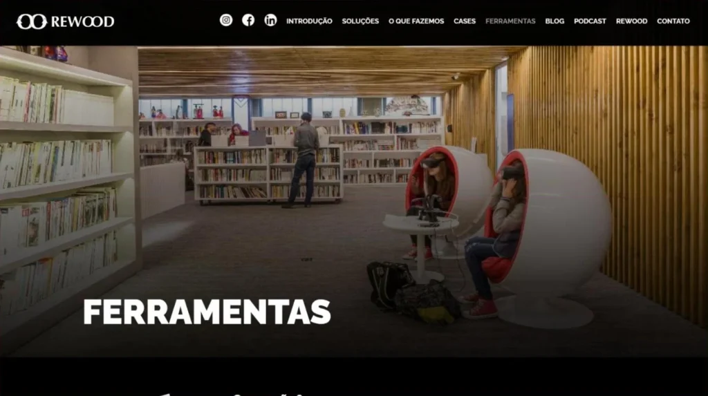 Página Ferramentas do site da Rewood, com o menu principal e a foto de abertura