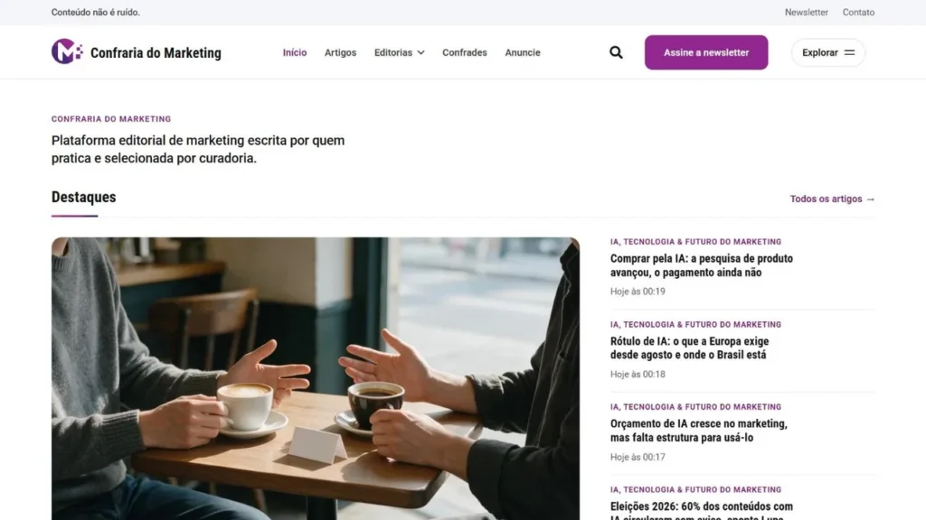 Página inicial da Confraria do Marketing, com o menu, o botão Assine a newsletter, a frase Plataforma editorial de marketing escrita por quem pratica e selecionada por curadoria e os destaques